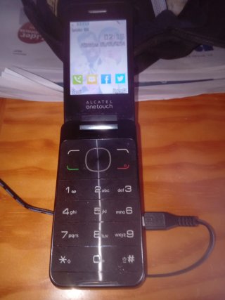 Teléfono Alcatel One Touch con Cargador Original