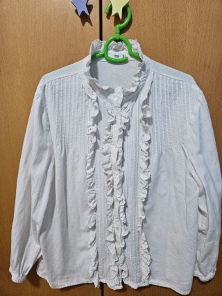 Blusa blanca romántica Mango con volantes y bordad