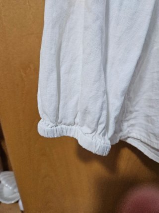 Blusa blanca romántica Mango con volantes y bordad