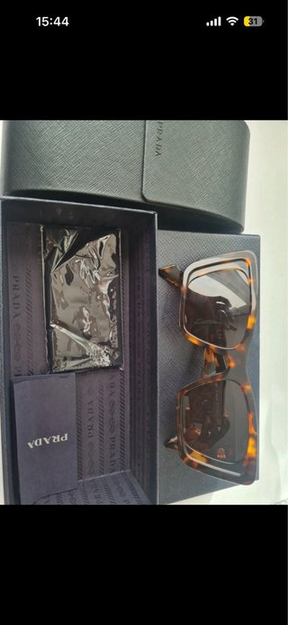 Gafas de sol Prada marrones