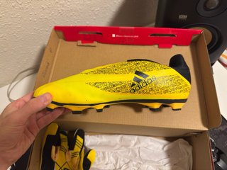 Pack Botas Adidas Messi y Guantes