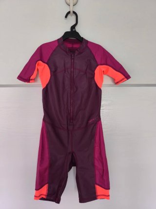 Traje de baño neopreno niña Nabaiji y albornoz