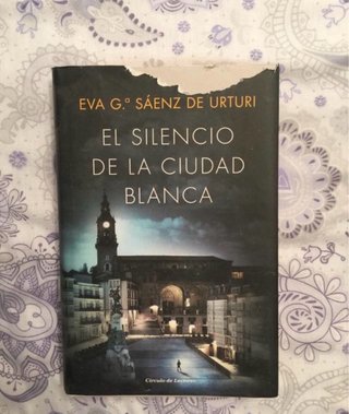 Libro, El silencio de la ciudad blanca