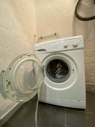 Lavadora 7kg y Nevera Dos Puertas Motivo viaje