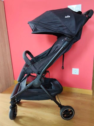 Silla de paseo Joie negra