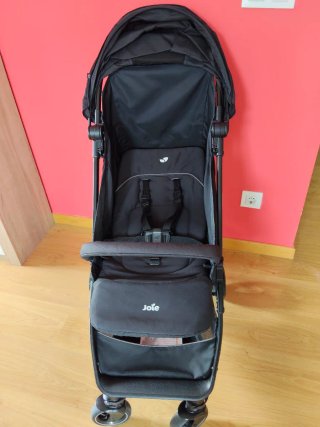 Silla de paseo Joie negra