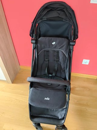 Silla de paseo Joie negra