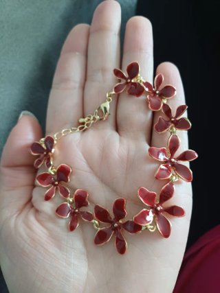 Pulsera de Flores Rojas y Doradas