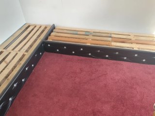 Estructura de Sofá con madera y Polipiel