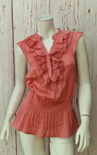 Blusa Only sin mangas coral volantes