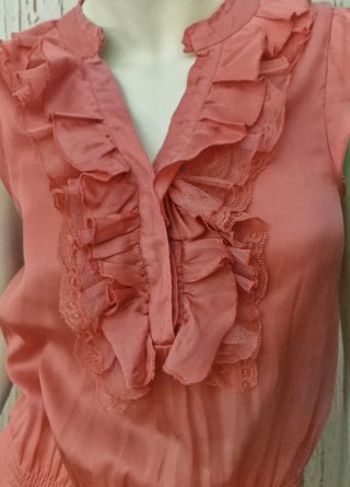 Blusa Only sin mangas coral volantes
