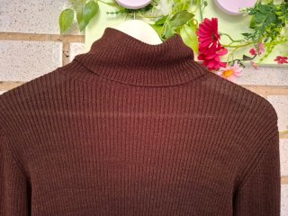 Jersey de punto tipo canalé marrón chocolate Zara
