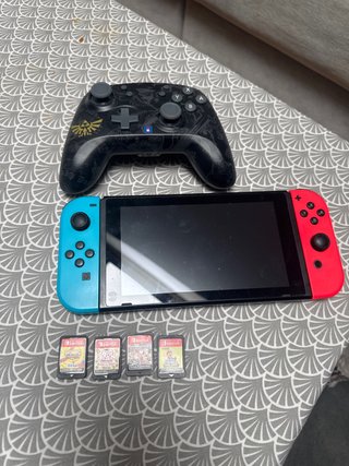 Nintendo Switch con Mando y 4 Juegos