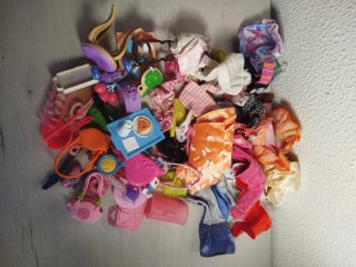 Lote Ropa y Accesorios Muñeca Barbie