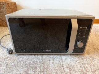 Microondas Samsung con Interior de Cerámica