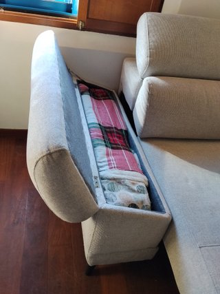 Sofá nuevo. Tiene menos de un año