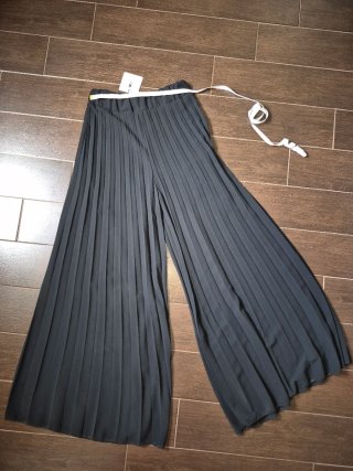 Pantalón palazzo plisado negro