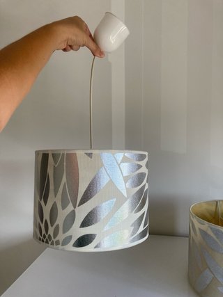 Lámpara colgante pantalla beige y plateada.(2 uds)