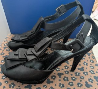 Sandalias fiesta tacón Carolina Boix negras