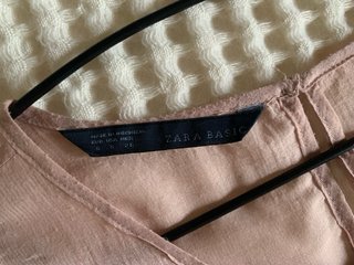 Blusa rosa palo con volantes