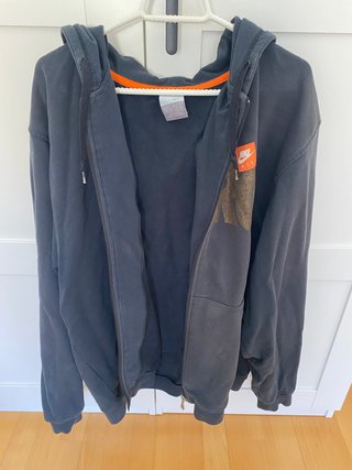Sudadera Nike con cremallera y capucha