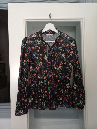 Blusa floral manga larga talla M