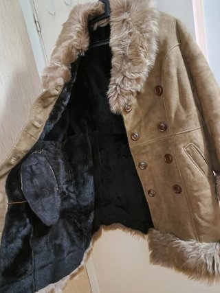 Chaquetón piel vuelta con cuello y puños pelo