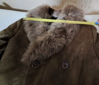 Chaquetón piel vuelta con cuello y puños pelo