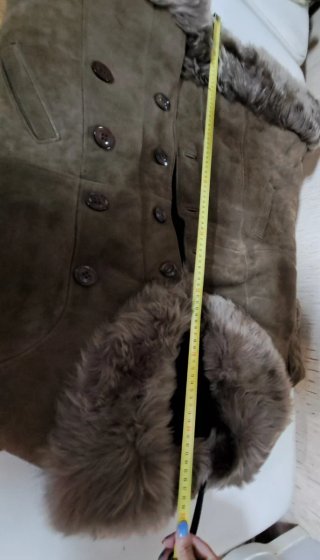Chaquetón piel vuelta con cuello y puños pelo