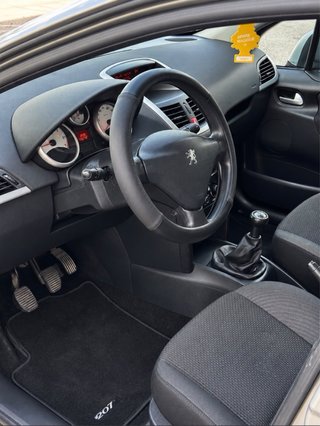 Peugeot 207 2010