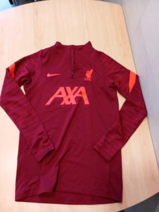 Sudadera Entrenamiento Nike AXA granate y naranja.