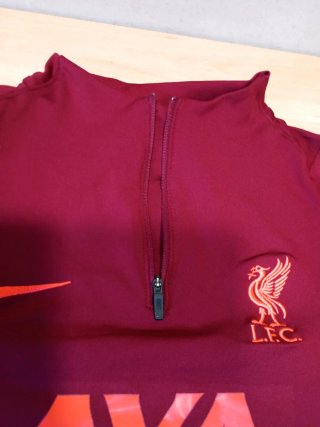 Sudadera Entrenamiento Nike AXA granate y naranja.