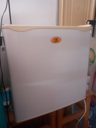 Piccolo frigorifero bianco