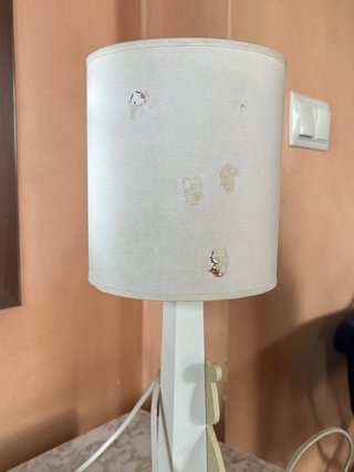 Lámpara Infantil de sobremesa en madera.