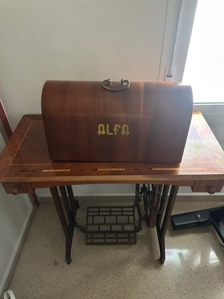 Máquina de coser Alfa de madera