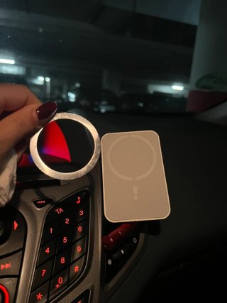 Soporte/ cargador para el móvil en el coche