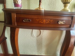 Mueble de entrada y 2 sillas