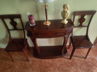 Mueble de entrada y 2 sillas
