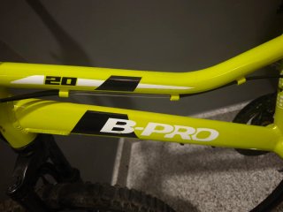 Bicicleta infantil B-PRO 20 color amarillo