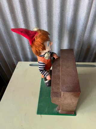 Juguete Antiguo Muñeco con Piano
