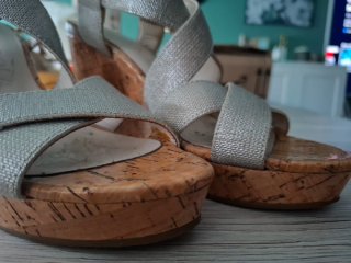Sandalias Bimba y Lola tacón cuña plateadas