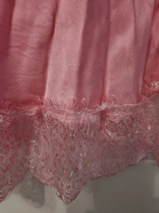 Top de tirantes rosa con encaje
