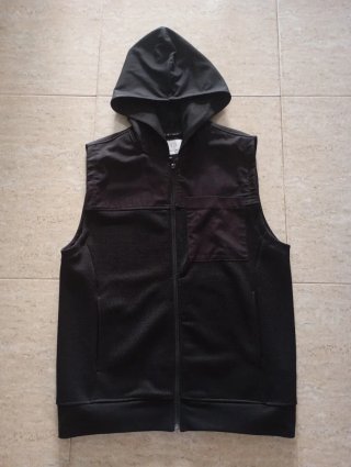 Chaleco Negro con Capucha Zara
