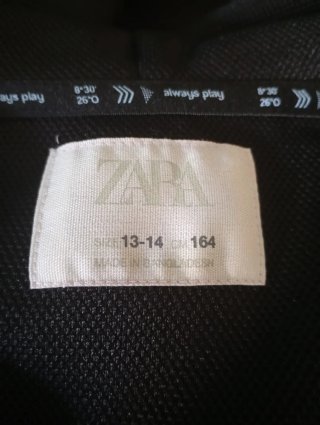 Chaleco Negro con Capucha Zara