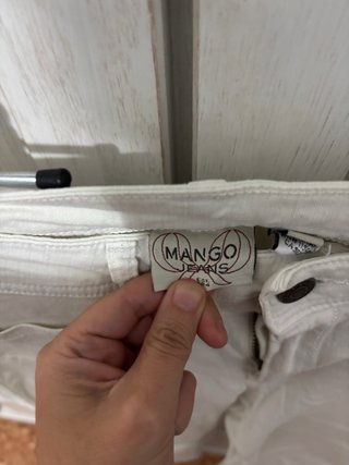 Pantalones vaqueros blanco Mango