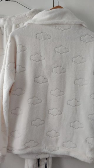 Pijama de Coralina con Estampado de Nubes