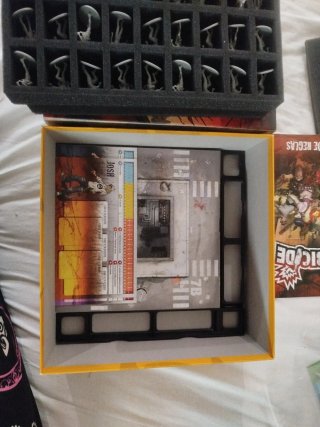 Zombicide 1ª Edición+ Inserto y cartas enfundadas