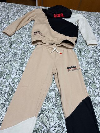 Conjunto chándal completo beige y negro