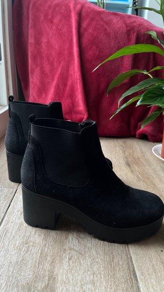 Botines negros de ante