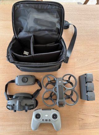 DJI Avata 2 Fly More Combo, con mando FPV 3